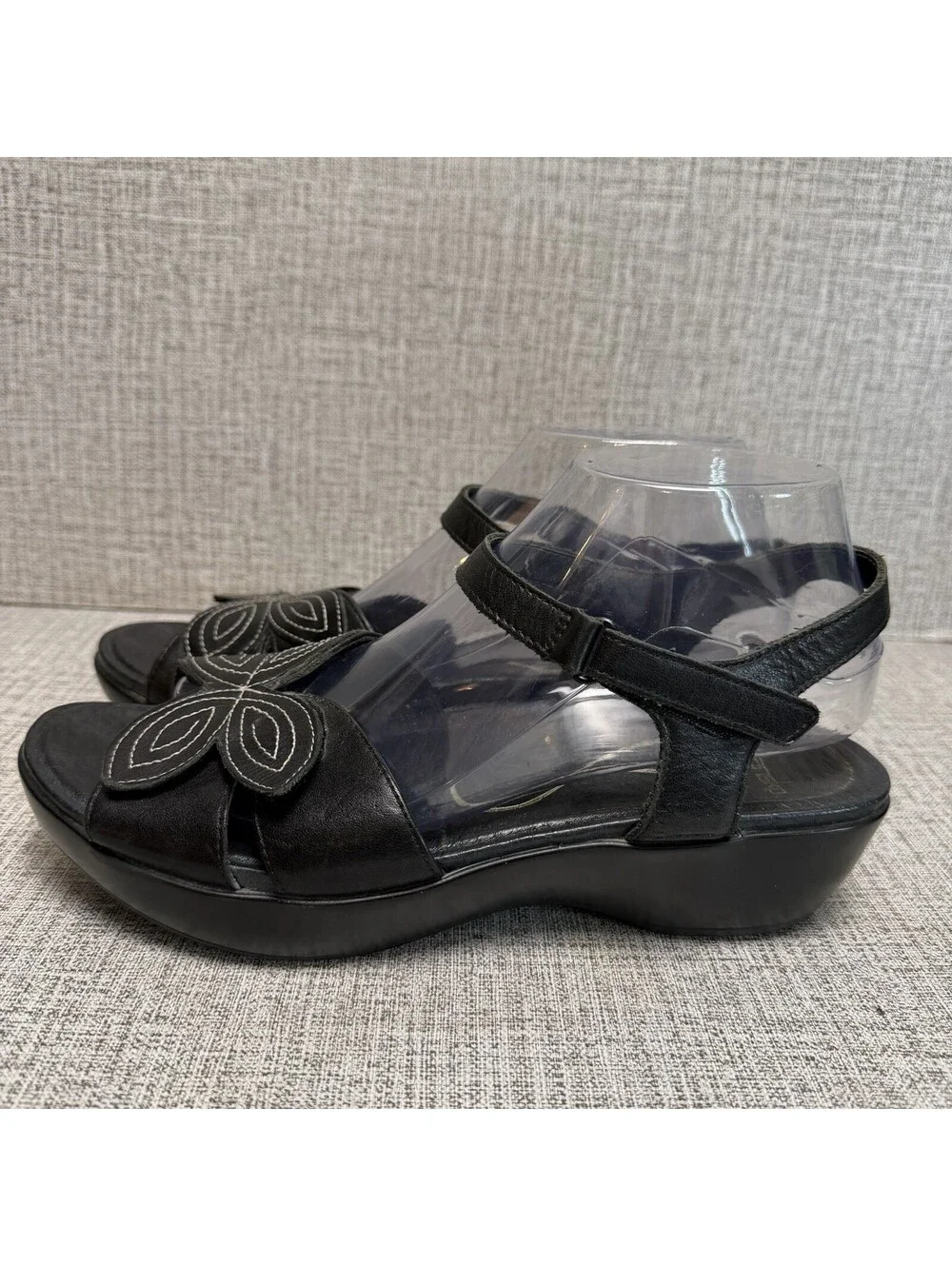 Dansko Sandals Women’s Sz 40 (US 9.5-10) Black Leather Flower Design Adjustable